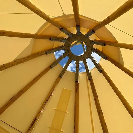 Les Insolites De La Base Nautique Lodge Verneuil (Charente)