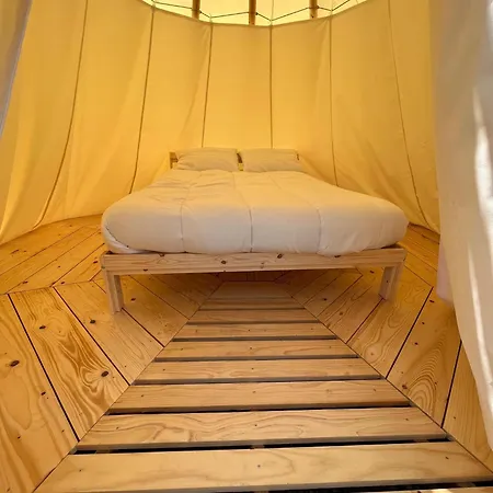 Les Insolites De La Base Nautique Lodge Verneuil (Charente)