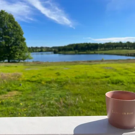 Les Insolites De La Base Nautique Lodge Verneuil (Charente)