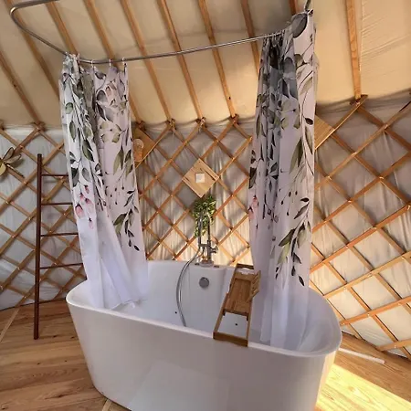 Lodge Les Insolites De La Base Nautique *