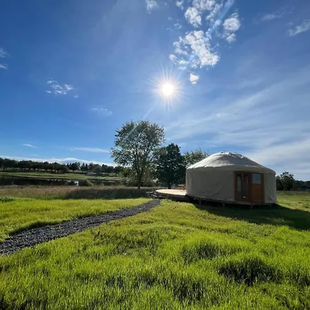 Les Insolites De La Base Nautique Lodge Verneuil (Charente)